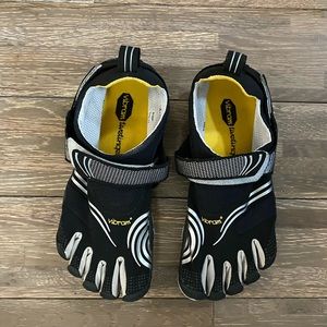 Vibram Five Fingers shoes, size 43cm